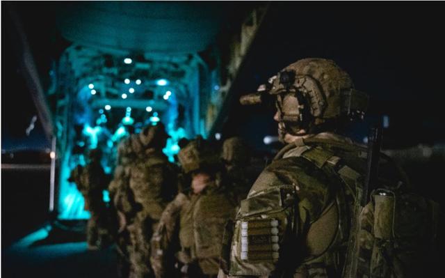  雨战激斗不分胜负，双方握手言和收场