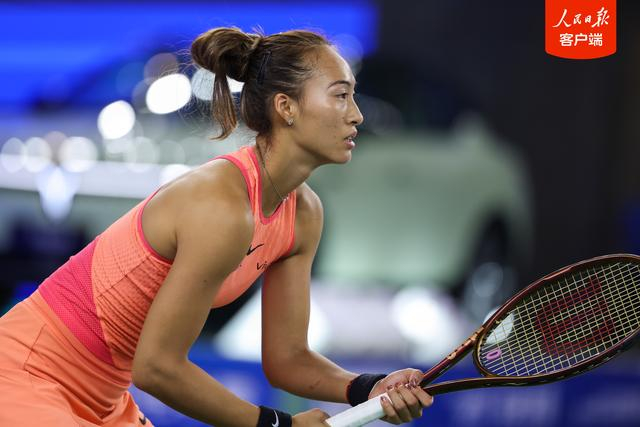  萨巴伦卡发球制胜，澳网捧杯改写格局