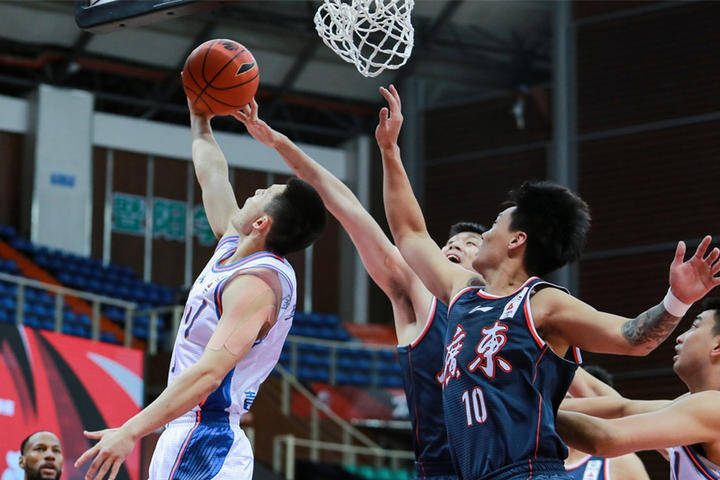  北控男篮防守漏勺遭广东宏远痛击