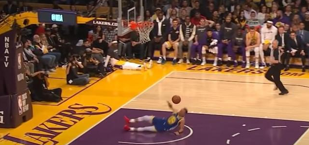  跨年大战火星撞地球引爆观众席