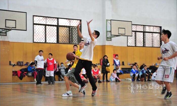  篮球公益行动开展，山区孩子收获梦想球鞋