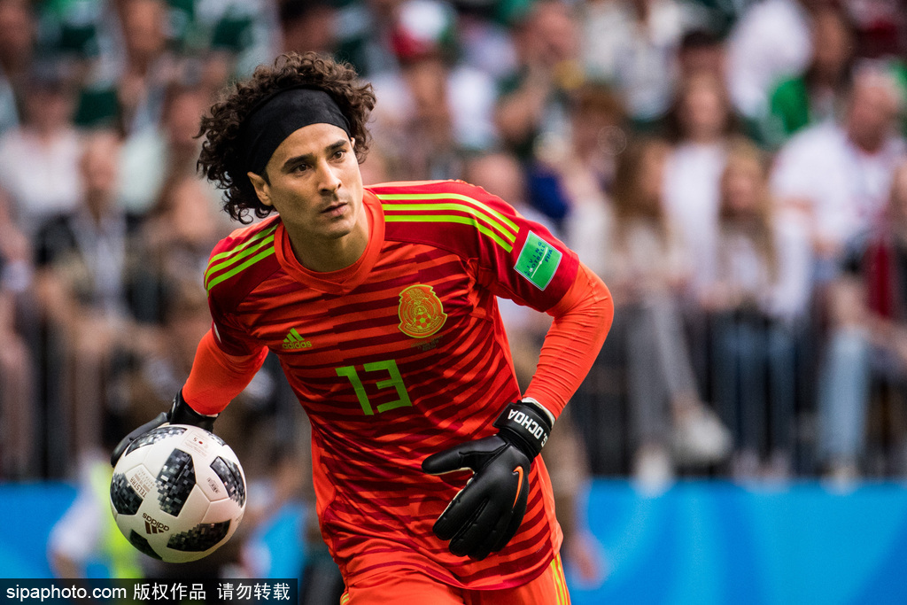  维罗纳门将神勇，多次扑救保住平局  