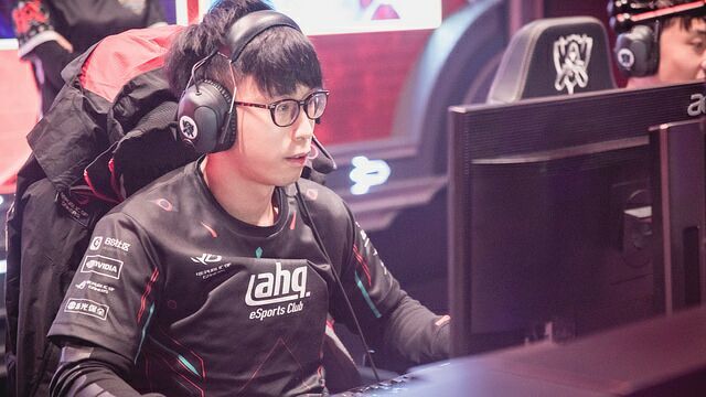  电竞退役选手转型，多领域发展开启人生新篇章