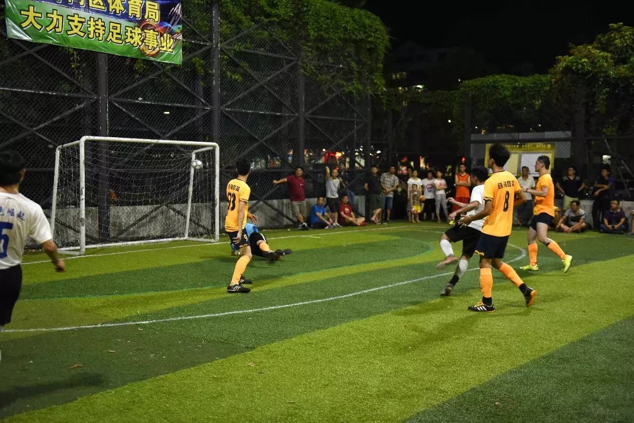  五人制足球风靡都市，民间赛事蓬勃兴起  