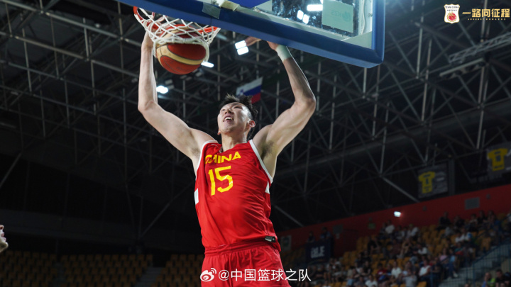  老将复出首秀砍下两双引喝彩