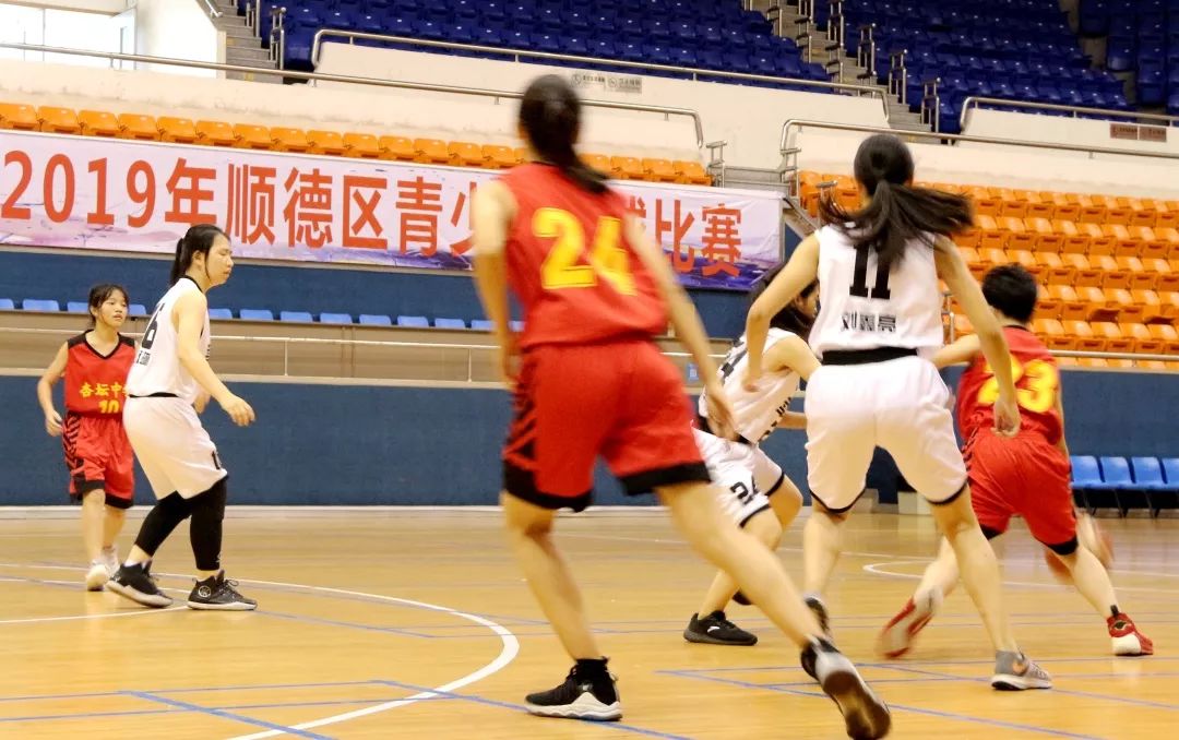  女篮联赛崛起，巾帼英姿不让须眉